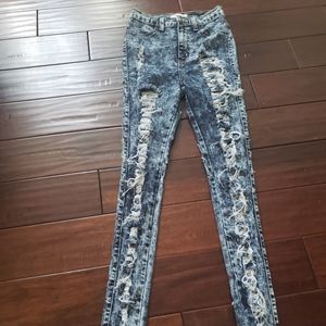 Women Mediun Wash Distressed Jeans